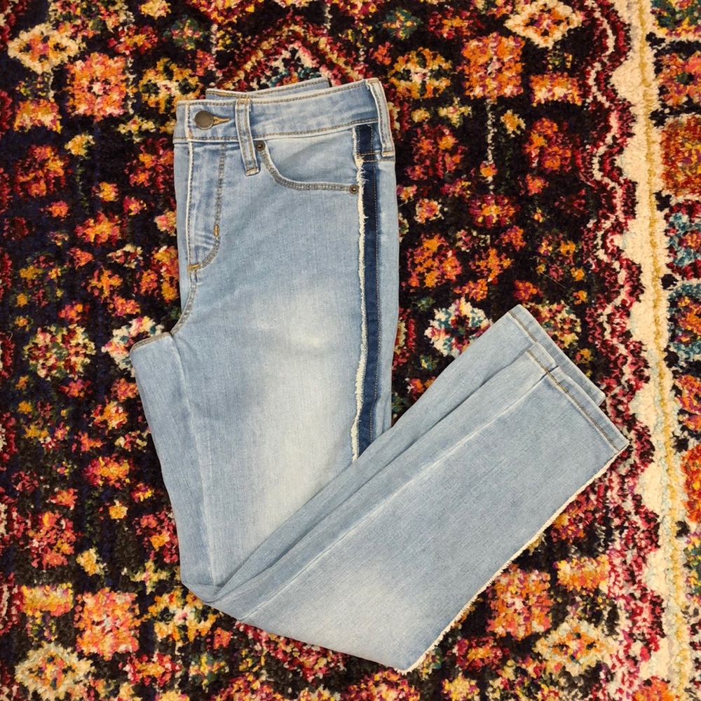 Never worn Universal Thread High Rise Jeans